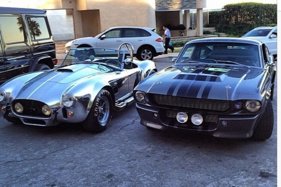 职业扑克玩家秀豪车收藏(组图)