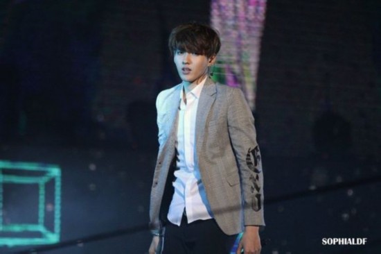 EXO《中毒》回归期吴亦凡解约陷不义之说 E