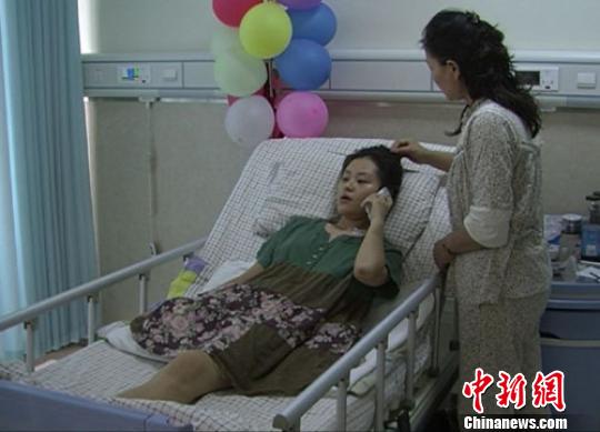 女孩遇车祸截肢男友不离不弃称会按计划结婚（图）