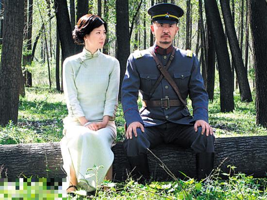 出演《乱世三义》饰演唐子义