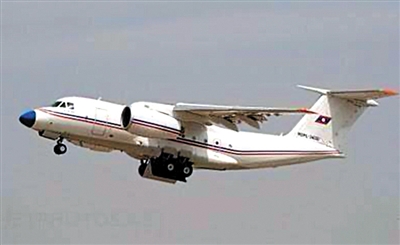 老挝一军机坠毁防长等16人遇难