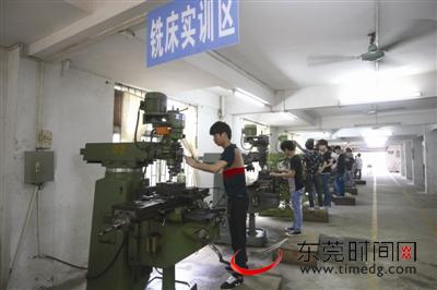 民校突围 民办职校招生遇冷 建议错位发展--地