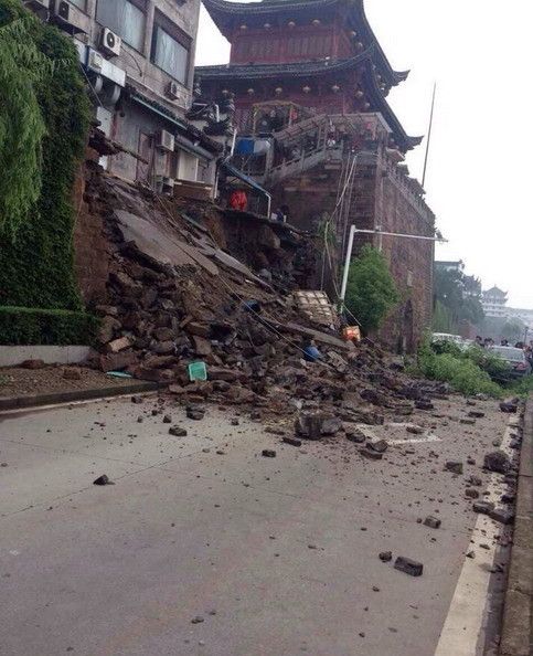 �㽭��Ϫ�ų����ų�¥��ǽ����̮��