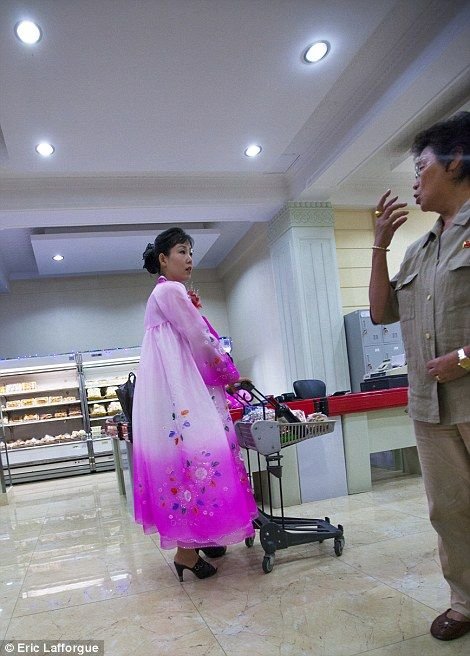 法摄影师偷拍真实朝鲜终身被禁入朝