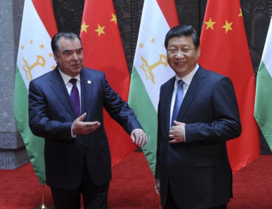 Chinese President Xi Jinping (R) meets with his Tajik counterpart Emomali Rakhmon in Shanghai, east China, May 19, 2014. (Xinhua/Zhang Duo) 