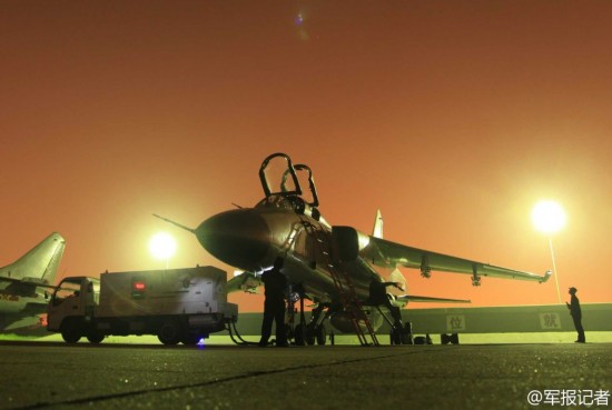 海航8架飞豹时刻准备驱离外国军机护卫中俄军演