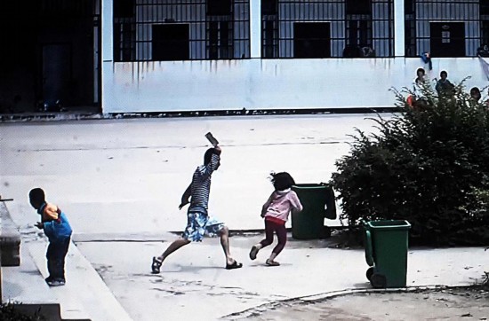 湖北麻城小学砍人事件 组图曝光行凶歹徒走进