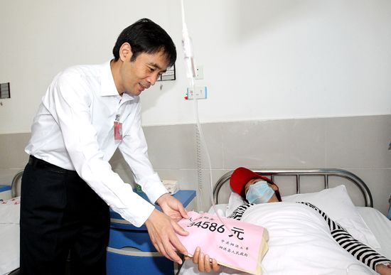 泗洪县举行2014年520大病救助日活动