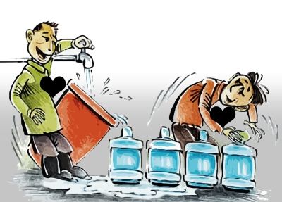 自来水直接灌装成农夫山泉 警方捣毁假饮料