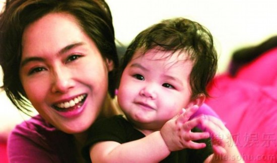 星二代小名:李念女儿叫酸奶 朱茵女儿叫叉烧包