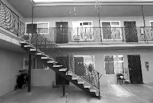 拉美女子偷渡美国 遭母亲前男友囚禁生子十年