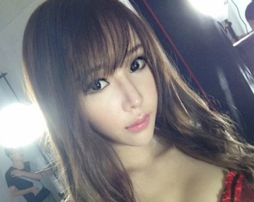 北舞校花梦妮Gabby晒一字马生活照叫板ange美女渣露渣图片