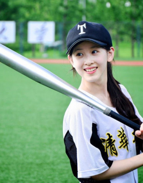 北舞校花梦妮Gabby晒一字马生活照叫板angelababy