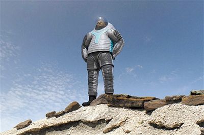 科技新视野:好奇号火星探测器拍砂岩夜景(组图