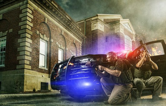 美摄影师拍特警医生工作照似电影海报