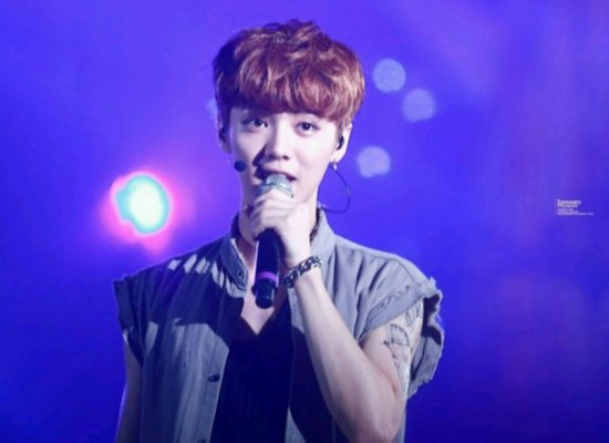 EXO首场演唱会花絮集锦:Kris吴亦凡现身VCR