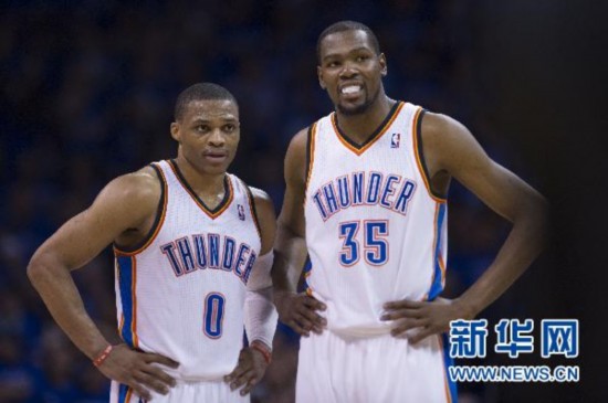 NBA季后赛西区决赛第三场:雷霆vs马刺1比2