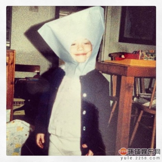 破产姐妹》而走红的凯特·戴琳斯,在很早的时候就以童星出道,高清图片