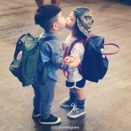 韩国喜感小正太妹妹现身 妹妹是小美女