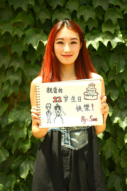 女大学生穿婚纱表白_表白二维码图片(3)