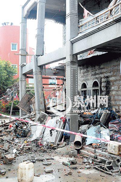 石狮郭宅村一租房藏炸药 半夜炸醒全村人两人