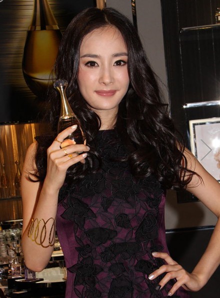 杨幂<em>儿童</em>节产下女儿小糯米 盘点女王那些年的