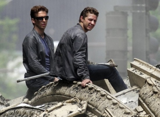 好莱坞明星和替身合照曝光 惊人相似难辨真假