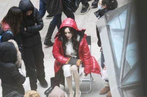 杨幂因怕痛剖腹产女 刘恺威亲手剪脐带(组图)