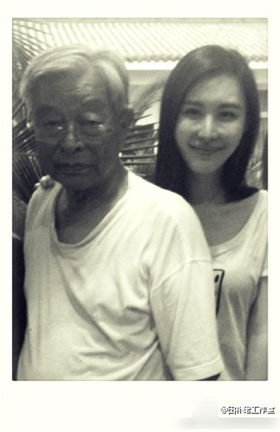 王石女友田朴珺拜访褚时健 彻夜畅聊[高清]