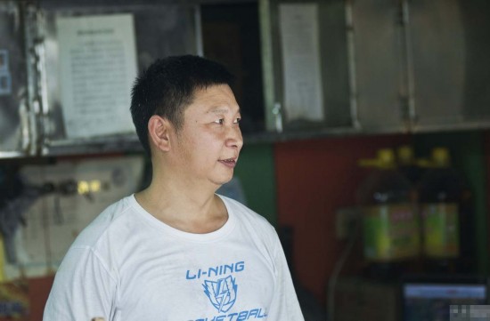 <em>肉饼</em>店老板相貌似领导人 多人排队买饼(图)【3