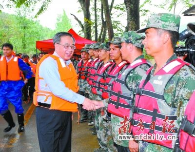 胡春华要求灾情预警信息传递到村到户