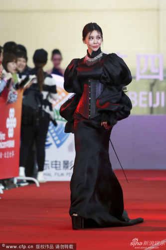 <em>超女</em>王梓惊爆木乃伊照没<em>自杀</em>去整容 揭秘娱圈