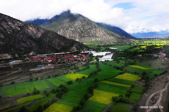 Photo taken on June 4, 2014 shows a branch of the Brahmaputra River in Nyingchi Prefecture, southwest China's Tibet Autonomous Region.