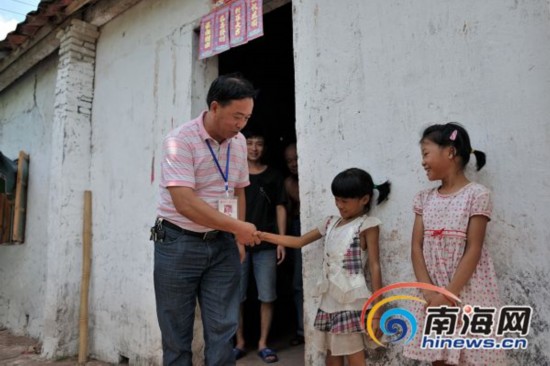 白沙卖菜<em>姐妹</em>想读书:去<em>学校</em>后最想学写字--海南