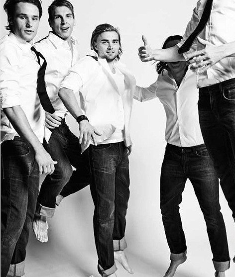 德国队世界杯正装出炉 标配男模迷翻网友