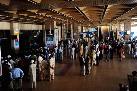 巴基斯坦卡拉奇机场深夜遭袭 交火致23人死亡