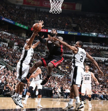 总决赛出现汉字滚动字幕 热火vs马刺全程集锦