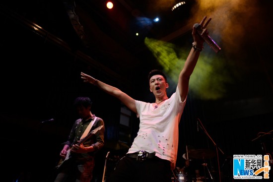 信乐团新歌《任我闯》首发 摇滚精神力助世界