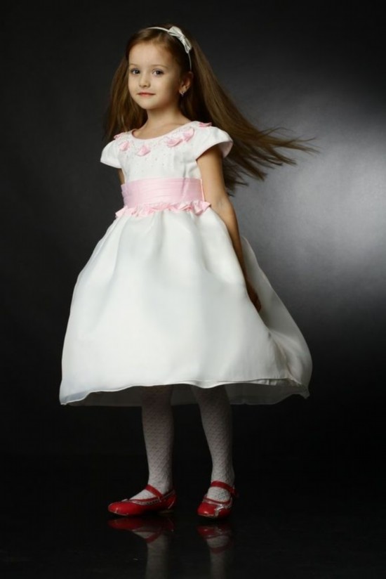 俄罗斯童模精灵古怪 百变萝莉嫩出水(高清组图