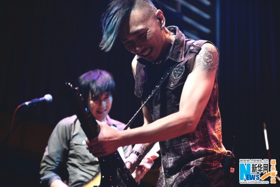 信乐团新歌《任我闯》首发 摇滚精神力助世界