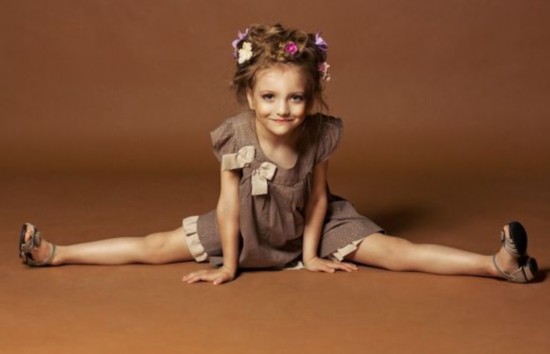 俄罗斯童模精灵古怪 百变萝莉嫩出水(高清组图