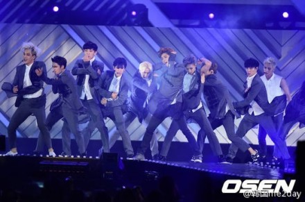 韩国2014梦想演唱会花絮:<em>exo少女时代</em>同台竞