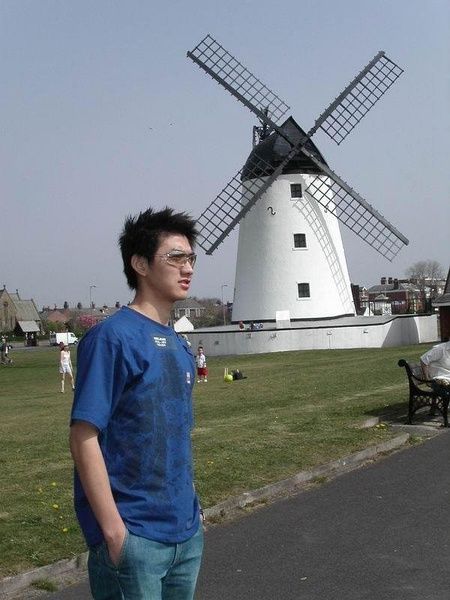 韩国男神级数学老师走红 盘点今夏小鲜肉男神