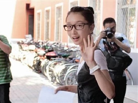 明星高考分数揭秘:杨幂总分第一 金铭上北大 李