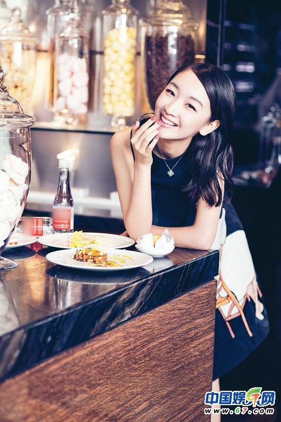 周冬雨戏里戏外忙不停 下半年片约活动不断