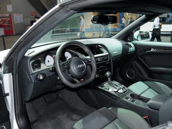 µ()  3.0T quattro Stronic
