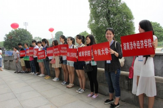 电商照亮未来 首届大学生电子商务大赛反响热