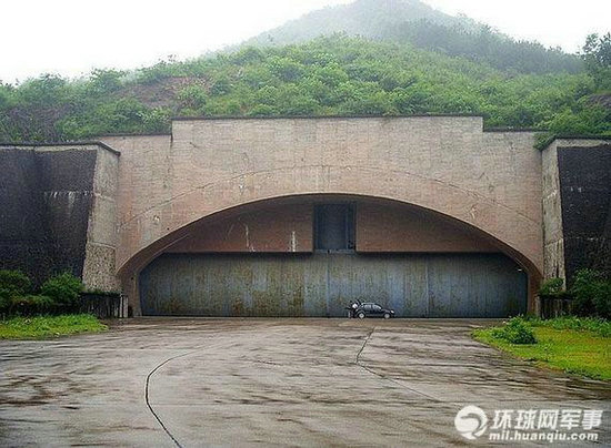 资料图:中国空军的地下基地.