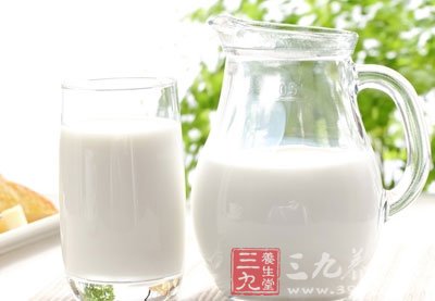 晚上喝牛奶好吗? 晚上禁忌食物要牢记
