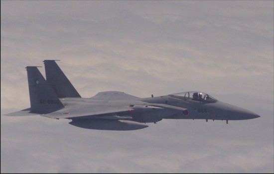 我空军战机在东海遭日本F-15战机近距离跟踪